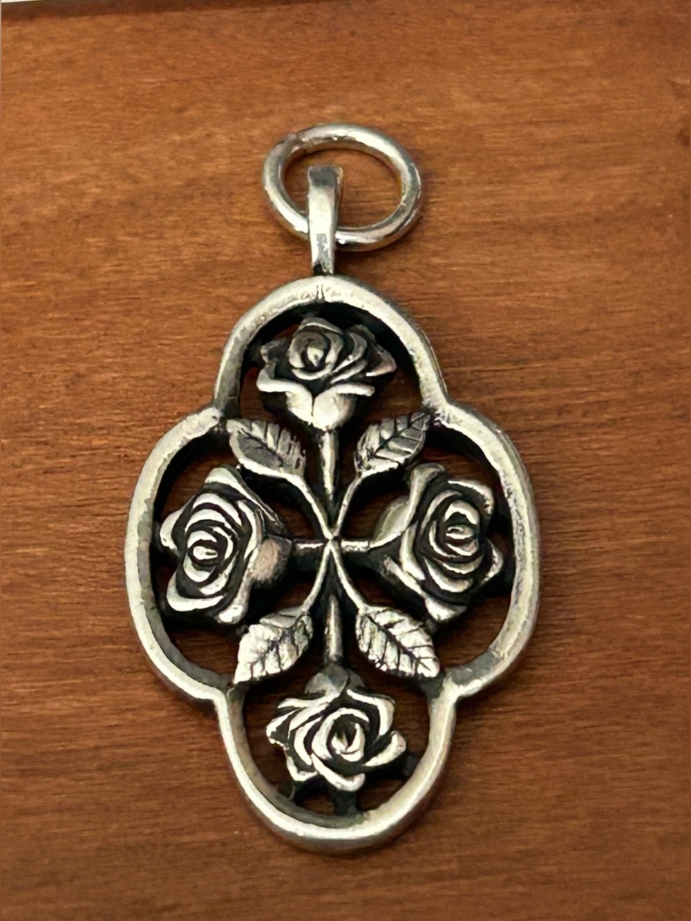 Retired James Avery 4 Roses Pendant🌹